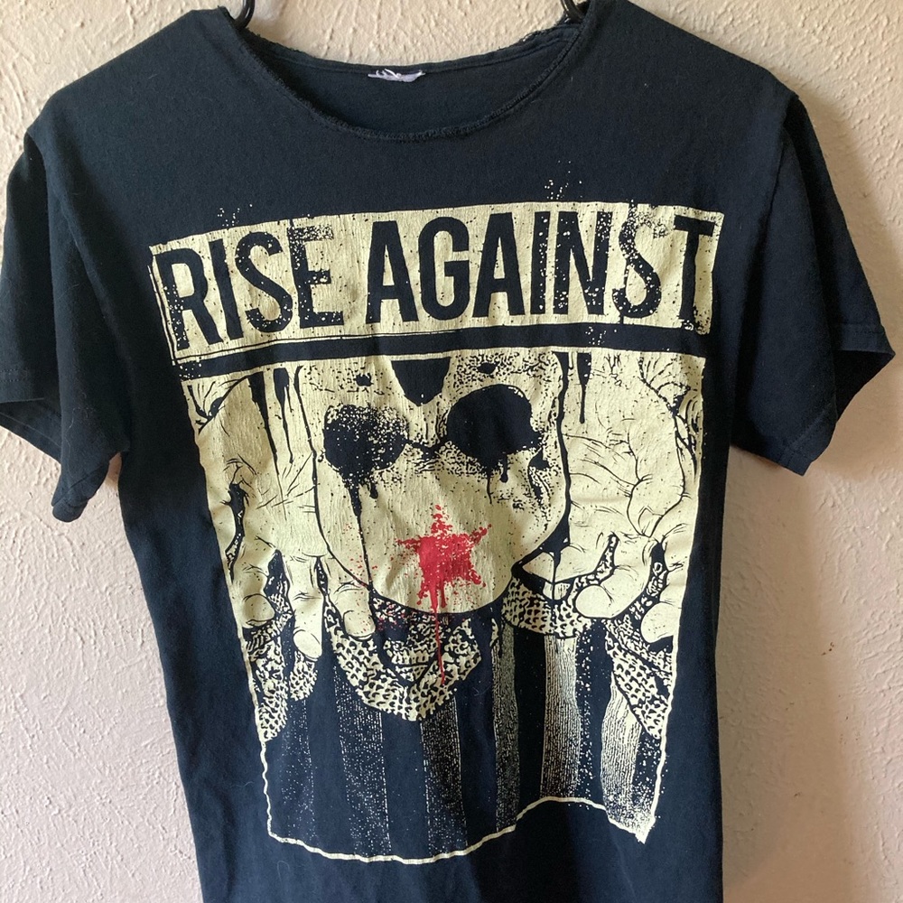 Rise Against Band T-shirt. Size small